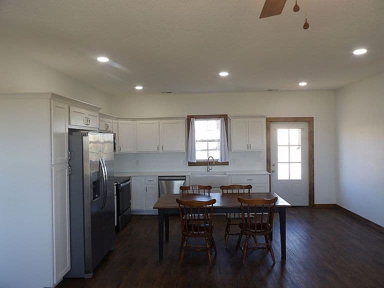 Listing photo 5