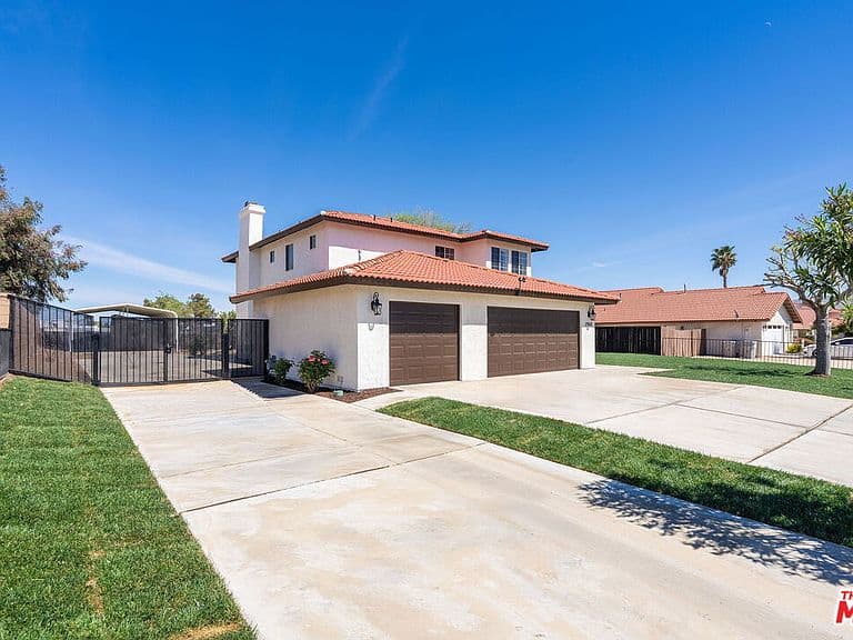 Listing photo 3
